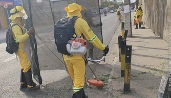 Força-tarefa de limpeza mobiliza 120 agentes no Centro de Teresina