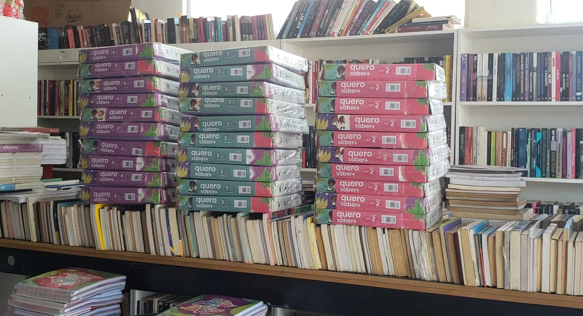 Feira de Livros na Praça do Fripisa