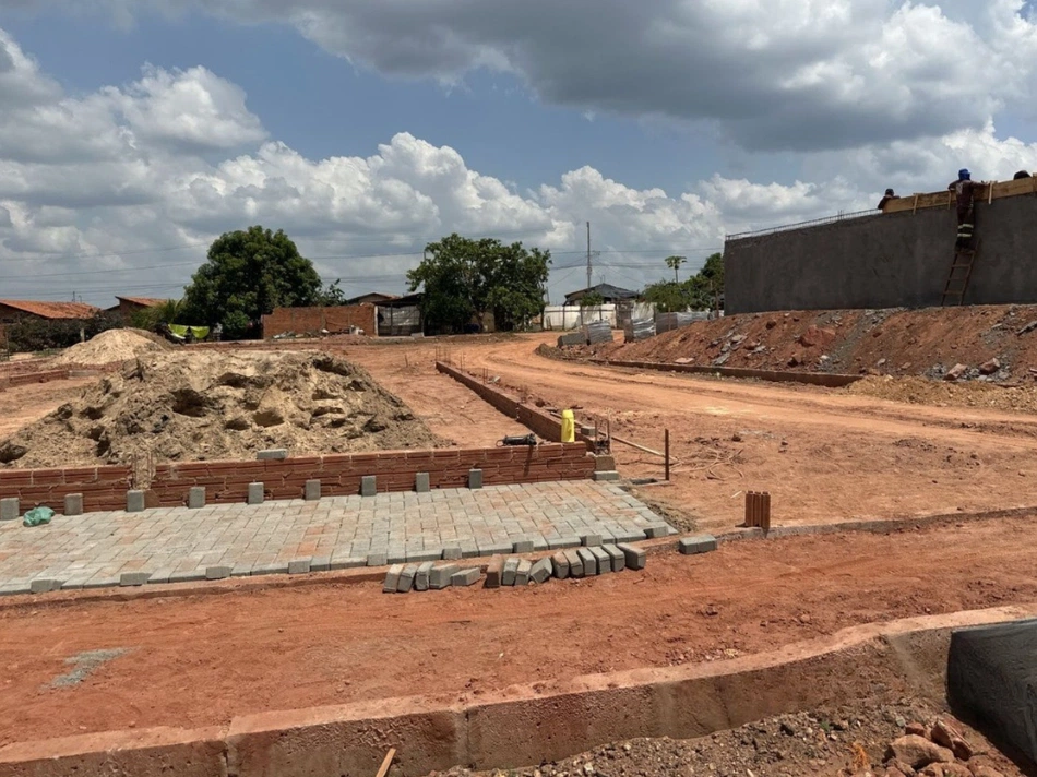 Construção da praça esportiva no Bairro São Francisco, em Uruçuí