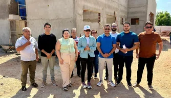 Prefeita Ivanária Sampaio visita obras no Centro de Autismo em Esperantina