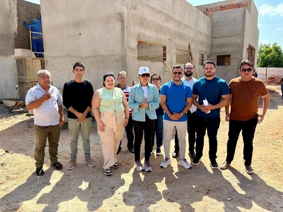 Prefeita Ivanária Sampaio visita obras no Centro de Autismo em Esperantina