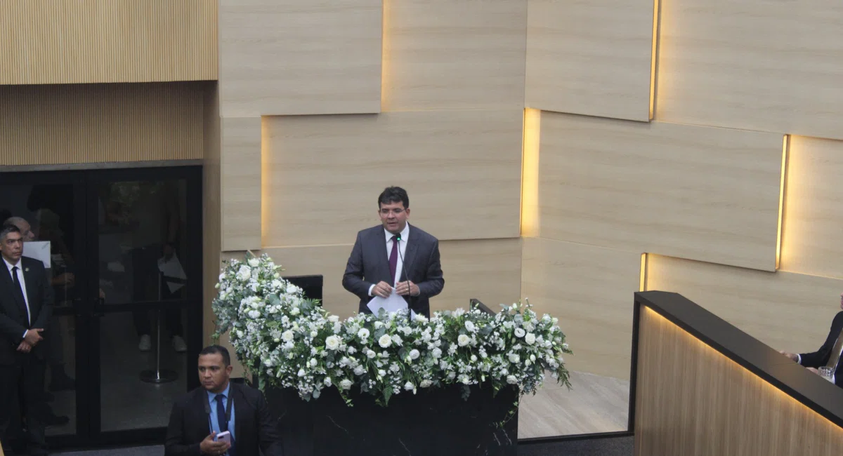 Rafael Fonteles em sessão de abertura do ano legislativo na Alepi