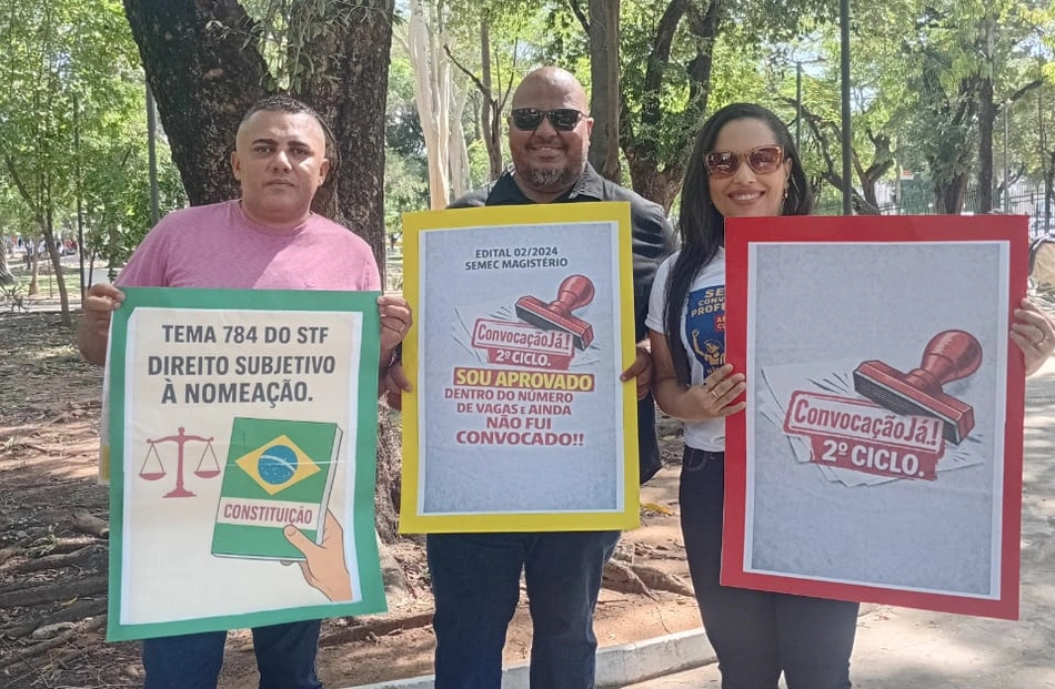Manifestação de concursados na Praça da Bandeira