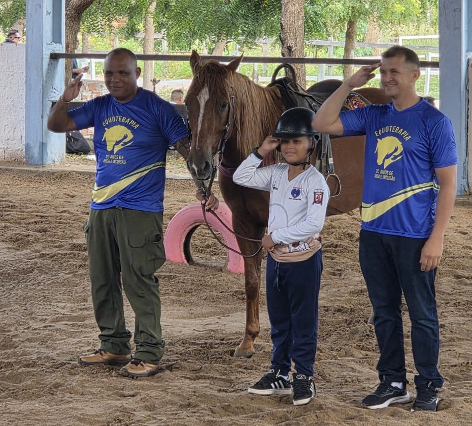 Serviço de equoterapia oferecido para pessos com necessidades especiais.