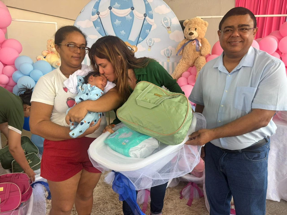 Esperantina realiza entrega de enxovais para gestantes dos programas Criança Feliz e Gerando com Carinho