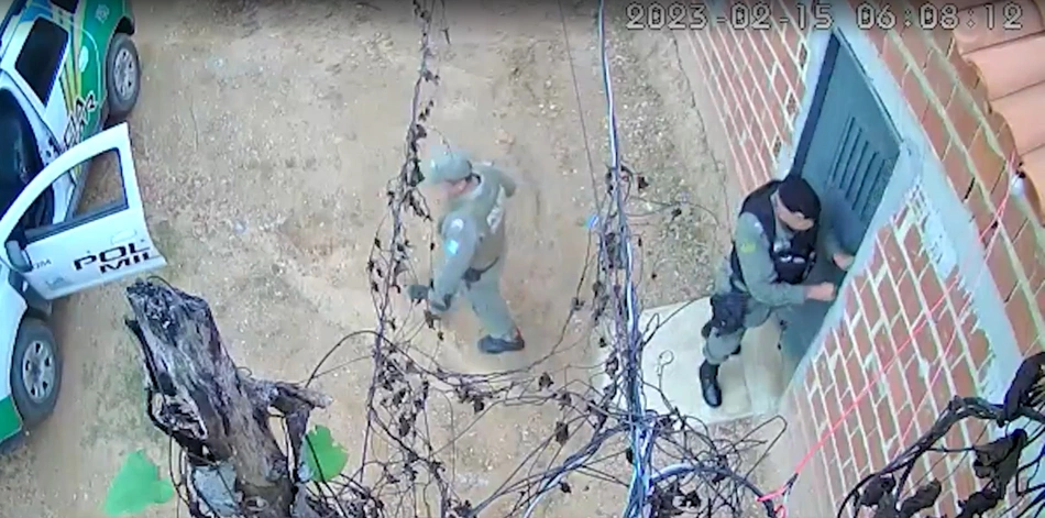Sargento Mota é flagrado fechando residência
