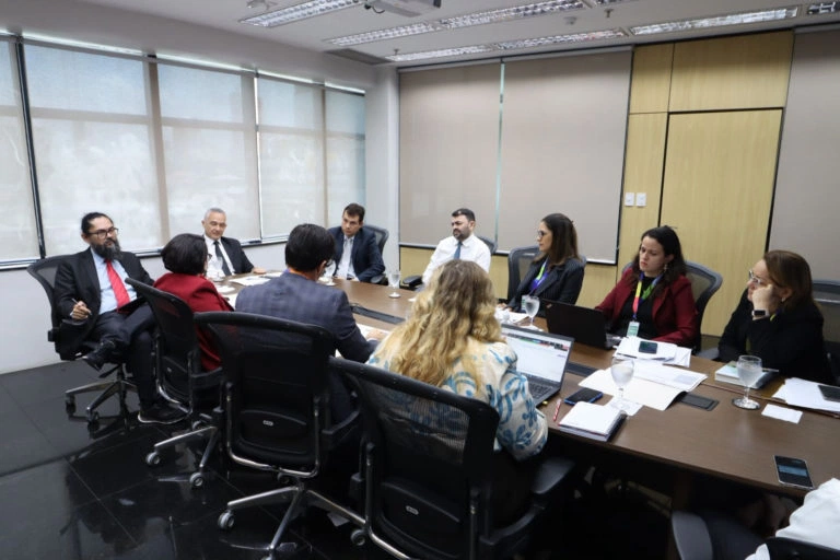 Reunião com os representantes do MPPI, MPF e TCE-PI para fiscalizar aplicação de recursos da educação