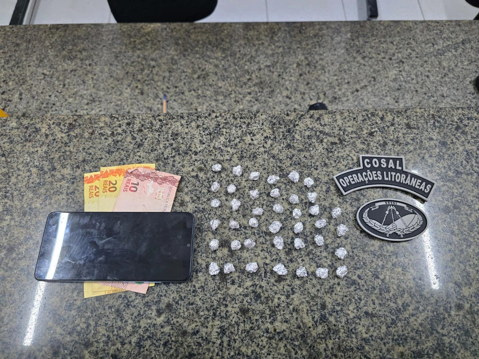 Homem suspeito de tráfico de drogas é preso pela PM