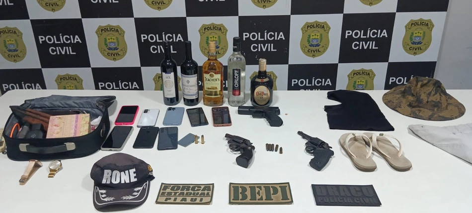 Material encontrado com os suspeitos