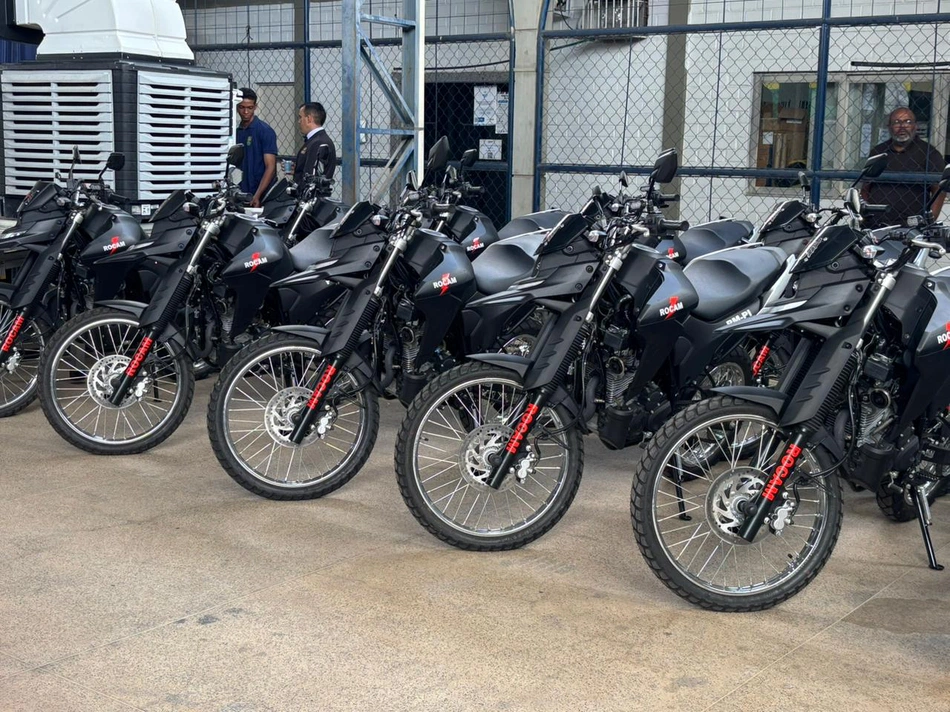 Motocicletas entregas em solenidade