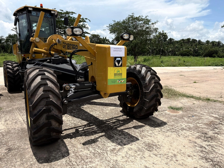 Máquina destinada ao município de Esperantina