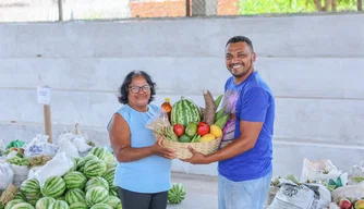 SAF entrega 54 toneladas de alimentos para famílias em vulnerabilidade em Teresina