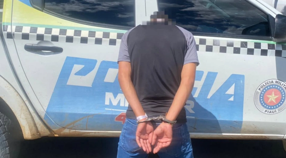 Homem é preso por posse de entorpecentes