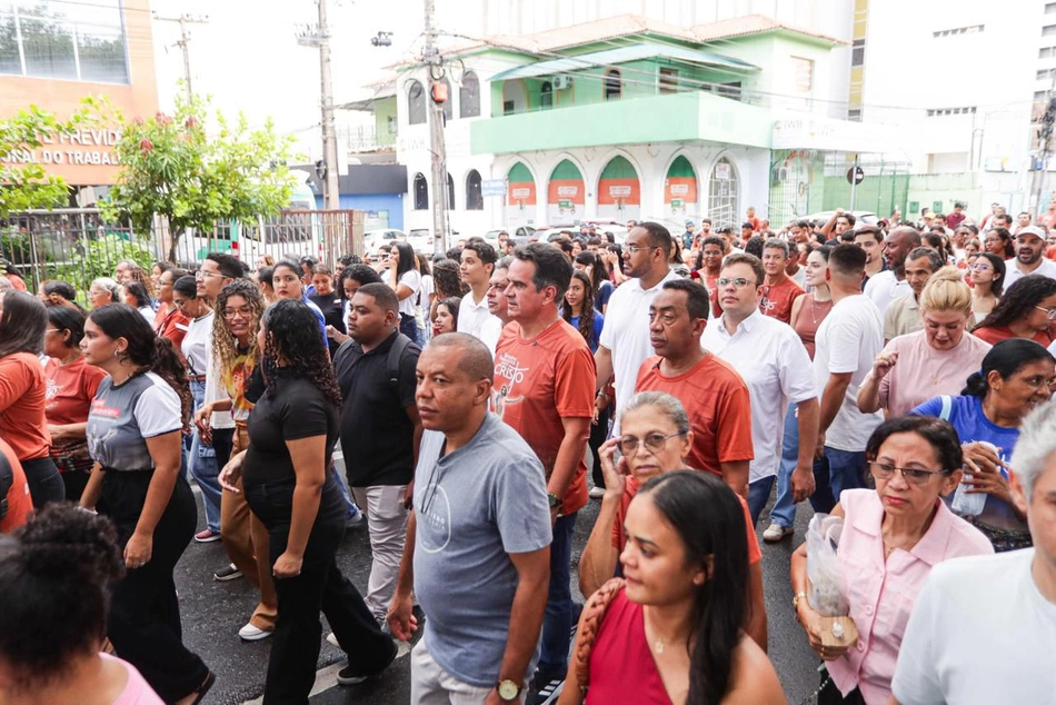 Joel e Ciro participam da Procissão Luminosa pelas ruas de Teresina