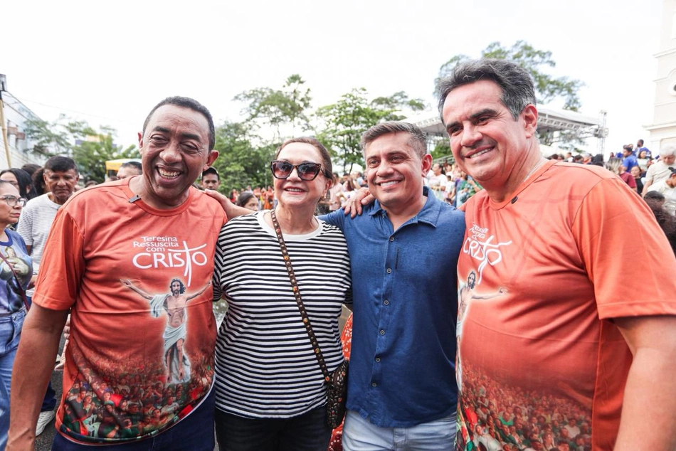 Joel e Ciro participam da Procissão Luminosa pelas ruas de Teresina