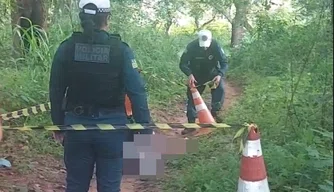 Vítima foi encontrada às margens da Estrada da Alegria