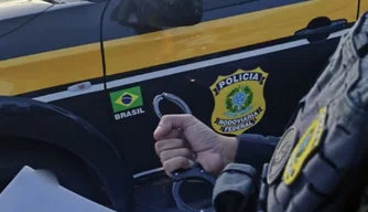 PRF prende homem com mandado de prisão por homicídio em Picos