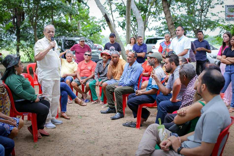Prefeito Silvio Mendes visita Associação dos Vazanteiros