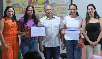 Profissionais recebem certificado após treinamento