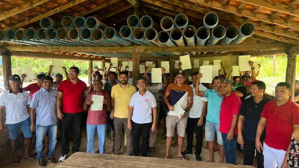 Incra entrega 35 títulos definitivos de terra à comunidade Cantinho em Porto