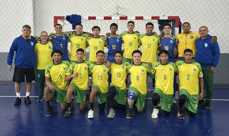 Estudantes piauienses lideram grupo no Mundial Escolar na Europa após estreia com vitória