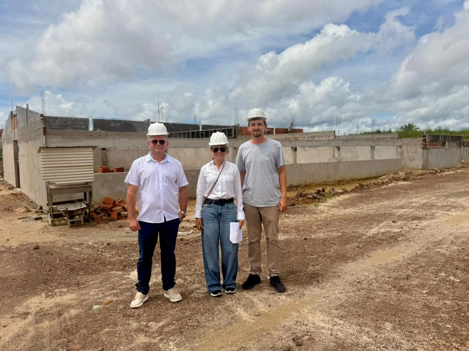Prefeita de Esperantina acompanha construção de campus do IFPI