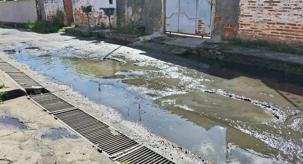 Moradores reclamam de asfalto destruído em rua na zona Norte de Teresina