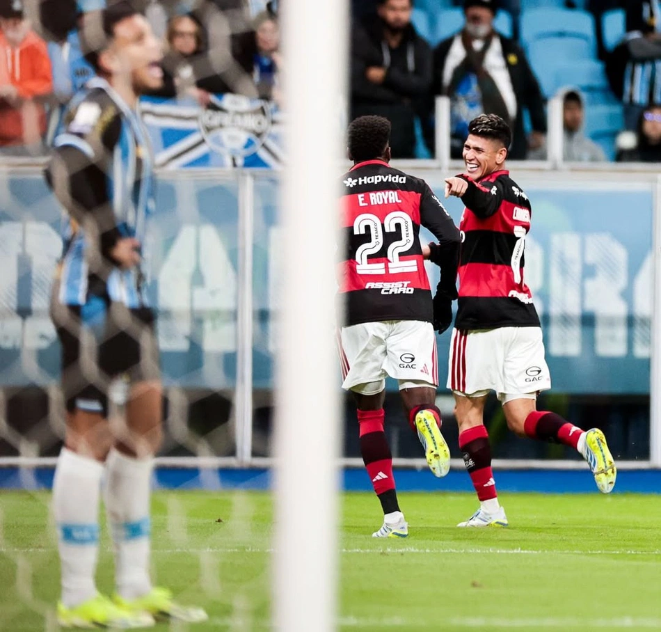 Flamengo se aproxima da liderança do Brasileirão após vencer o Grêmio