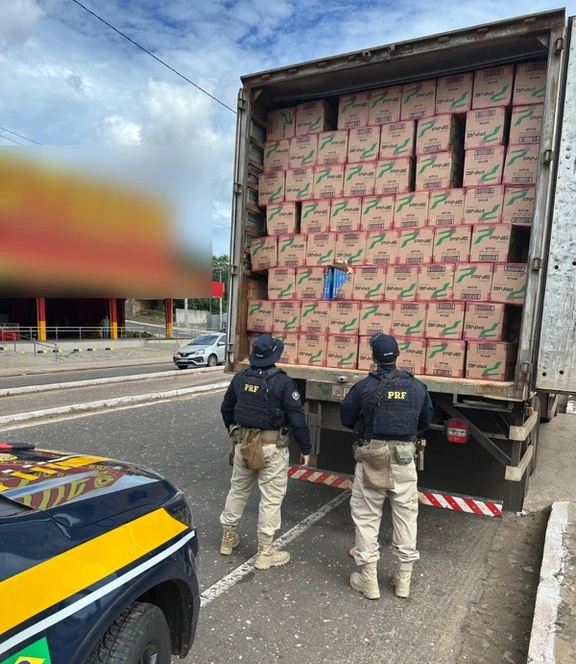 PRF apreende 517 mil maços de cigarros contrabandeados em Teresina