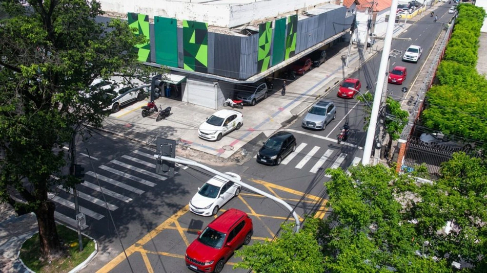 STRANS inicia implantação de semáforos inteligentes com inteligência artificial em Teresina