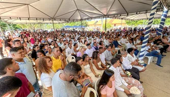 Justiça Itinerante realiza casamento comunitário para 186 casais em Teresina