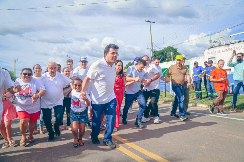 Rafael Fonteles inaugura esfaltação nas ruas do Piauí