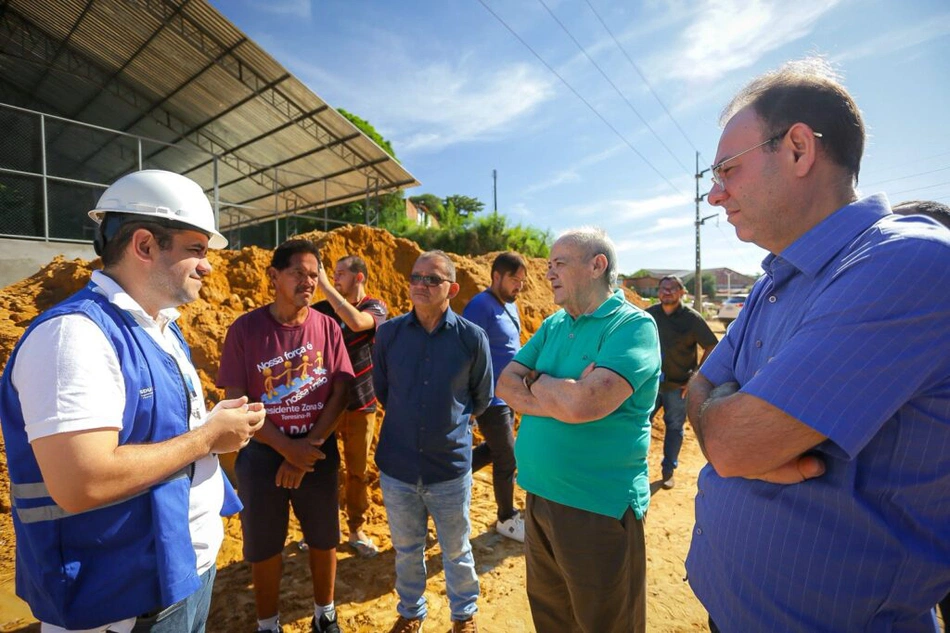 Silvio Mendes realiza vistoria técnica em obras nas regiões de Teresina