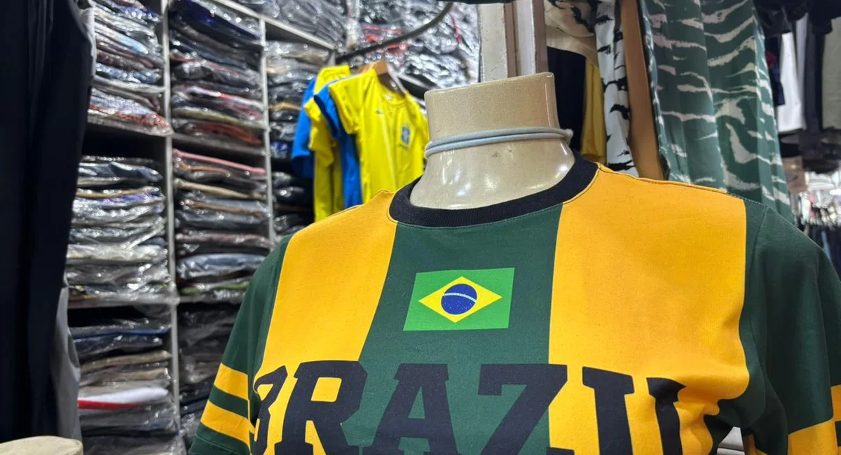 Busca por camisas da seleção brasileira movimentam as vendas do Shopping da Cidade de Teresina