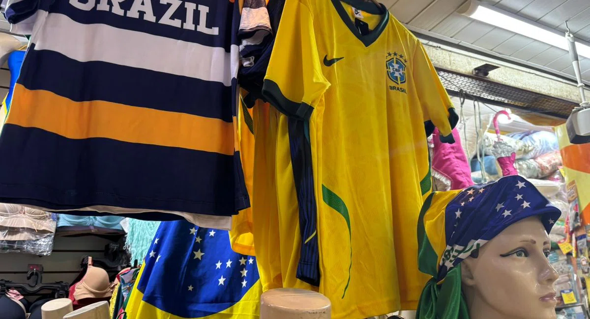 Busca por camisas da seleção brasileira movimentam as vendas do Shopping da Cidade de Teresina
