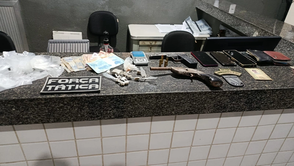 Polícia Militar prende trio suspeito e apreende drogas e armas em Piripiri