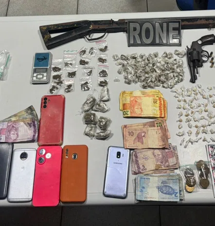 Operação da Polícia Militar cumpre mandado de prisão e apreende drogas 