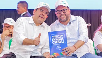 Rafael Fonteles entrega 945 registros de imóveis na zona sudeste de Teresina