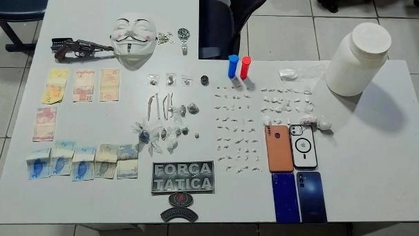 Polícia Militar apreende materiais ilícitos e prende dois homens na zona Leste de Teresina
