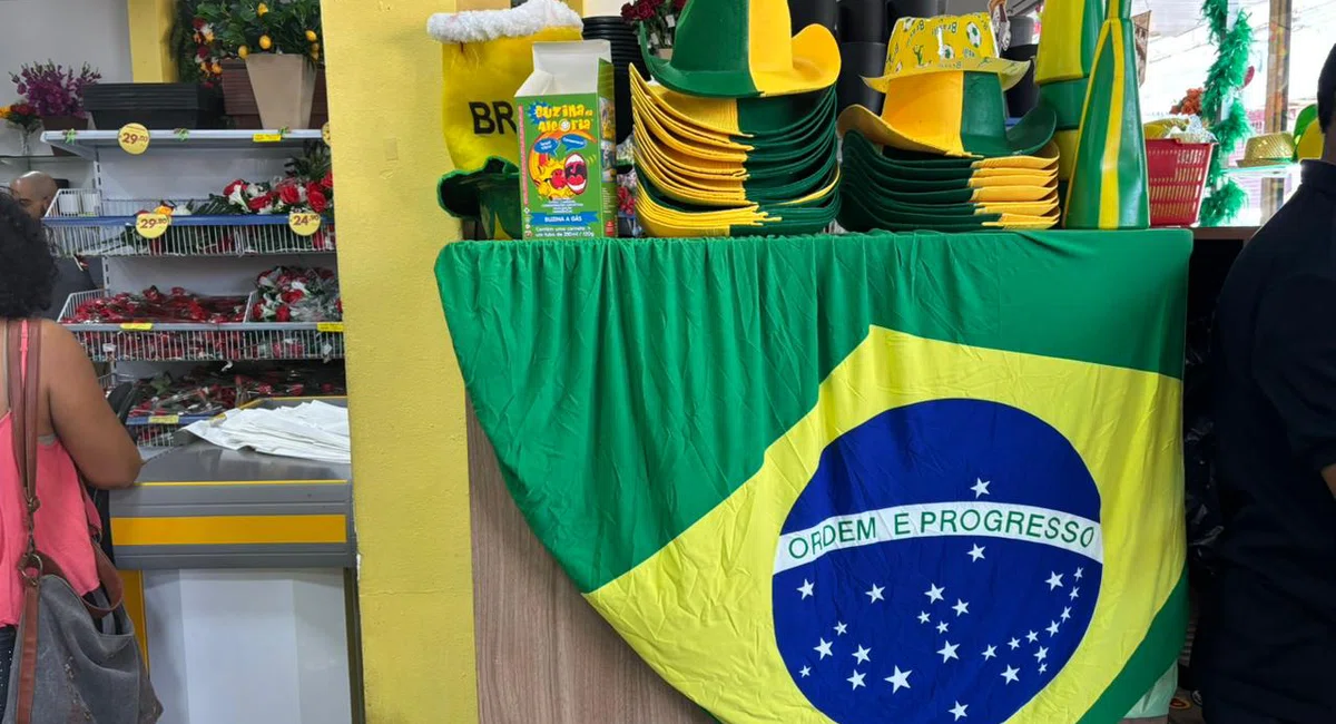 Copa do Mundo movimenta comércio com venda de itens da seleção brasileira em Teresina