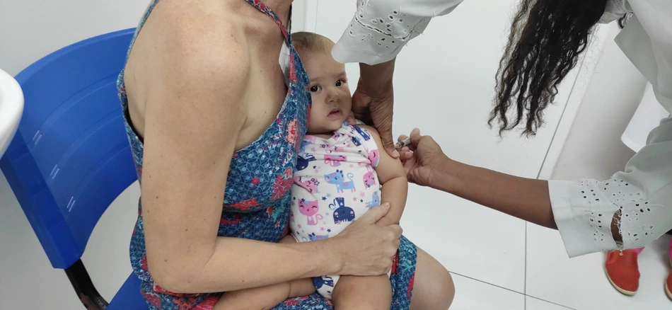 aplicação da vacina pneumo-20, vacinação, imunização