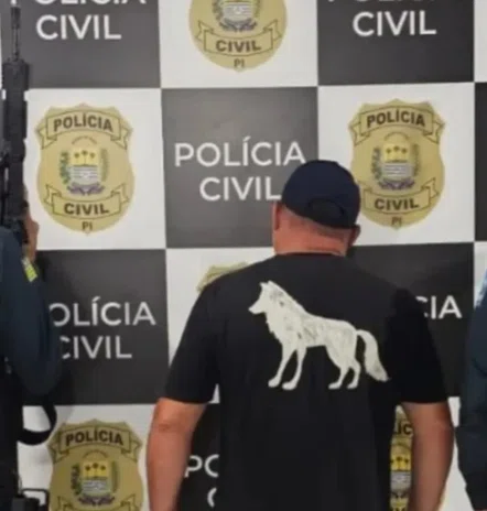 Motorista é conduzido à delegacia após colidir contra moto em Esperantina