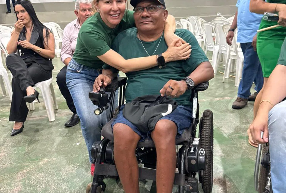 Ginásio Dídimo de Castro fica lotado durante lançamento das pré-candidaturas de Themistocles Filho e Marco
