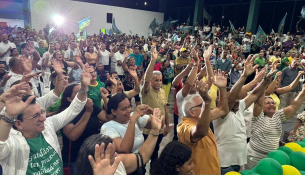 Ginásio Dídimo de Castro fica lotado durante lançamento das pré-candidaturas de Themistocles Filho e Marco