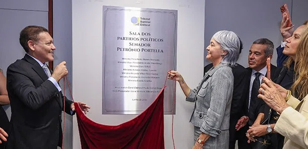 TSE inaugura sala destinada aos partidos políticos em homenagem a Petrônio Portella