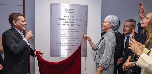 TSE inaugura sala destinada aos partidos políticos em homenagem a Petrônio Portella