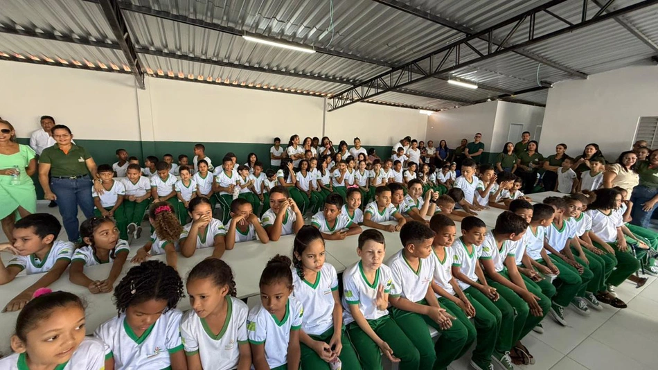 Prefeitura Municipal entrega ampliação e modernização da Escola Átila Lira