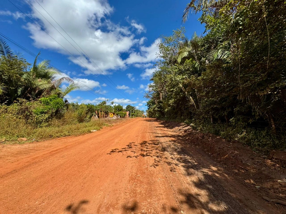 Ivanária Sampaio acompanha obras de asfaltamento da estrada de acesso ao Cemitério do Ciganinho Milagroso