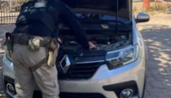 PRF recupera carro roubado na Bahia durante fiscalização na BR-135 em Bom Jesus