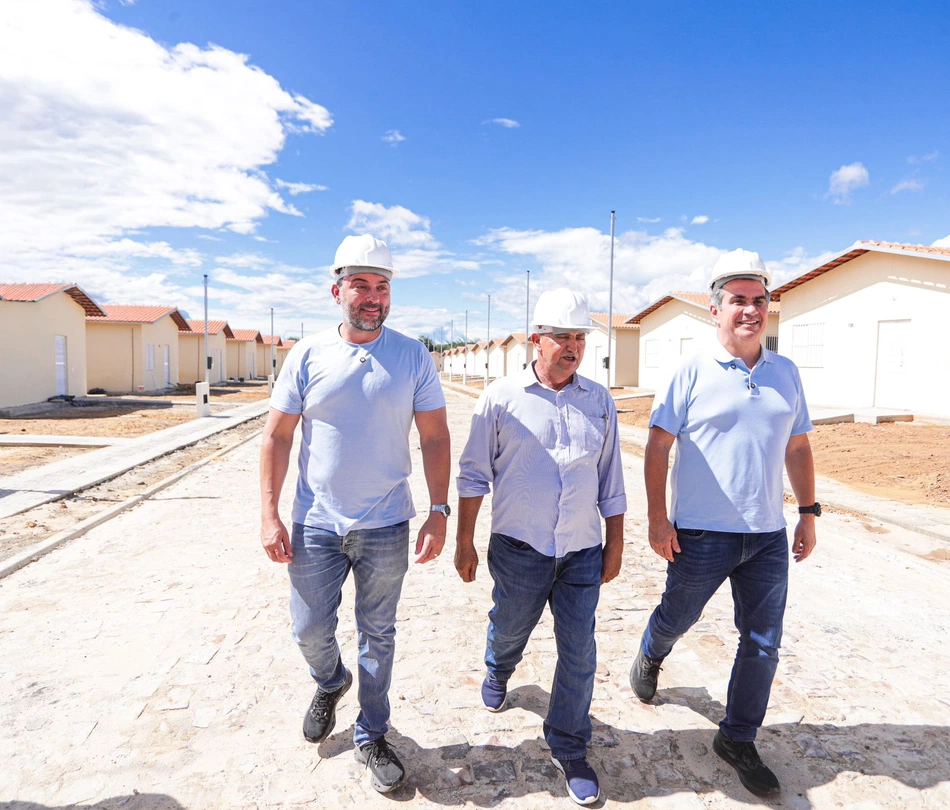 Ciro anuncia entrega de 90 casas em Batalha e novos benefícios para a população